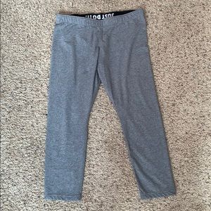 Heather grey Nike crop leggings